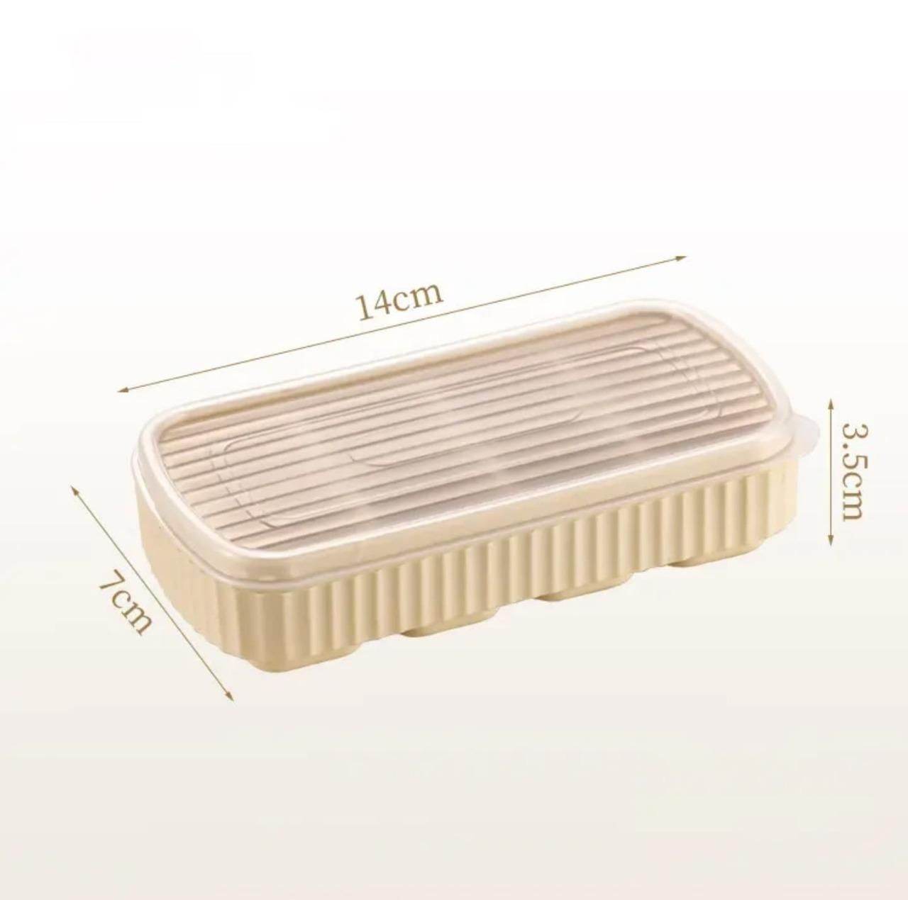 Beige small ice cube mold for cocktails with lid measuring 14 cm by 7 cm and 3.5 cm height